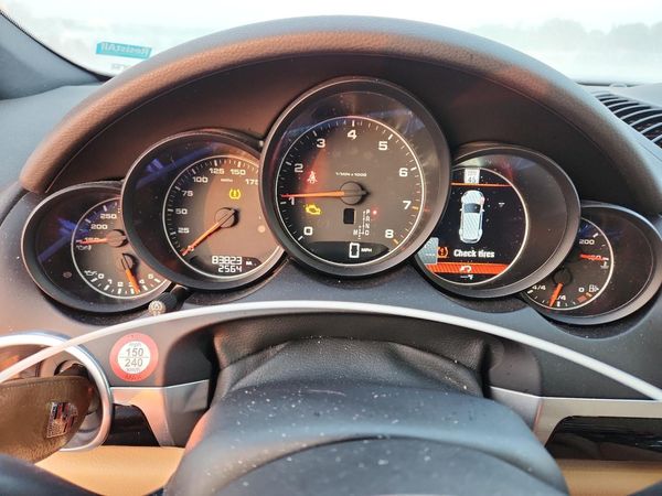 2016 PORSCHE CAYENNE