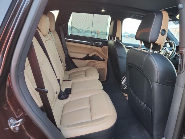 2016 PORSCHE CAYENNE