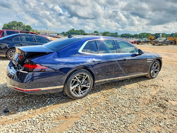 2023 GENESIS G90