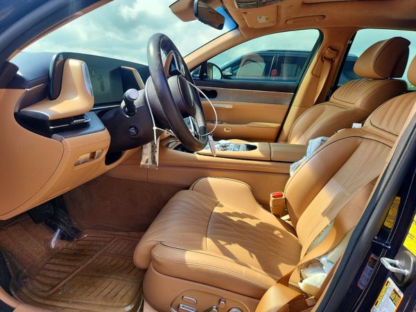 2023 GENESIS G90
