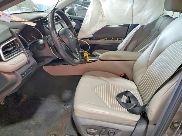 2018 TOYOTA CAMRY