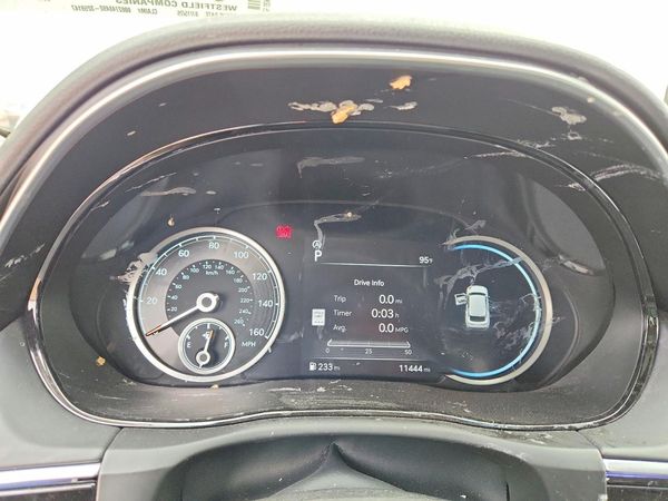 2025 GENESIS GV70