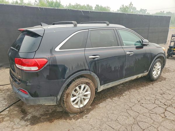 2017 KIA SORENTO L, LX