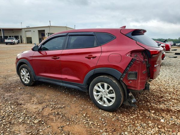 2021 HYUNDAI TUCSON SE