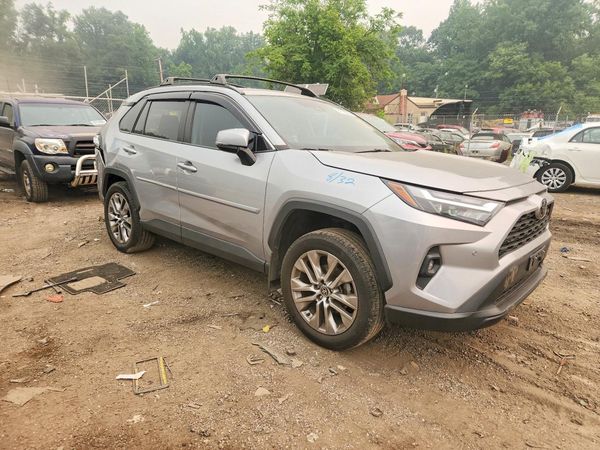 2023 TOYOTA RAV4 XLE Premium