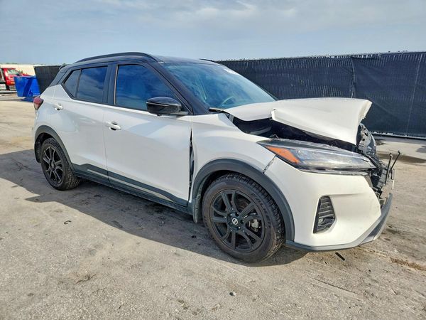 2021 NISSAN KICKS SR