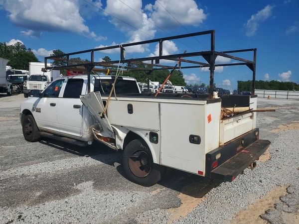 2015 RAM 3500 CREW CAB CHASSIS