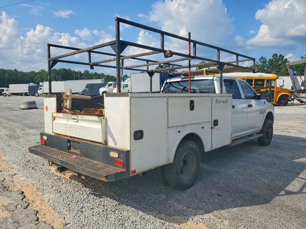 2015 RAM 3500 CREW CAB CHASSIS