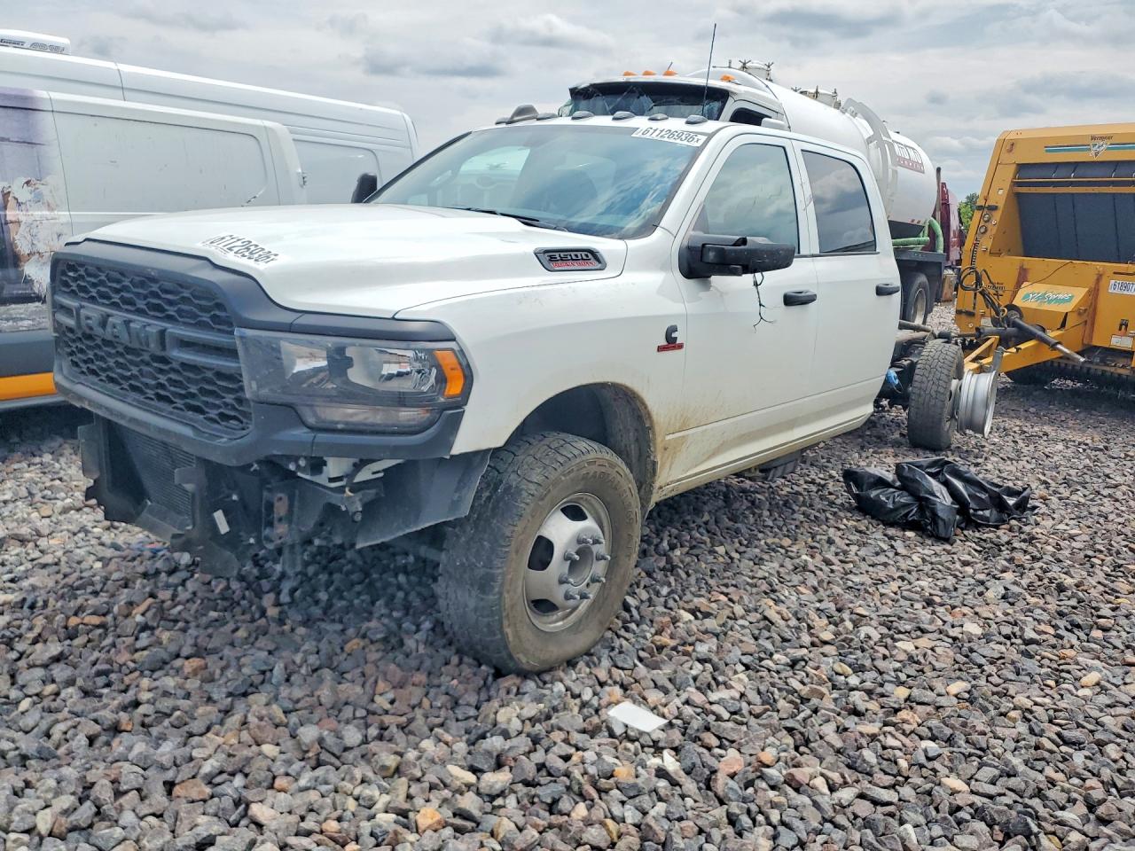 2024 RAM 3500 CREW CAB CHASSIS 4X4