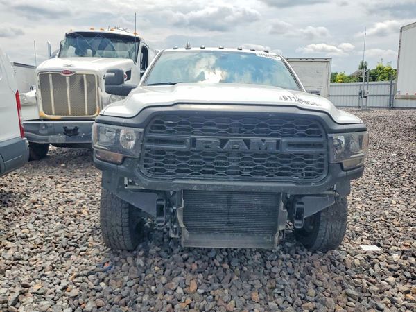 2024 RAM 3500 CREW CAB CHASSIS 4X4