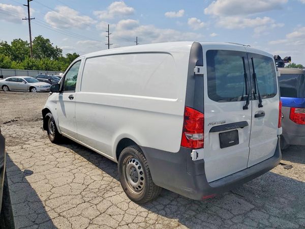 2017 MERCEDES-BENZ METRIS