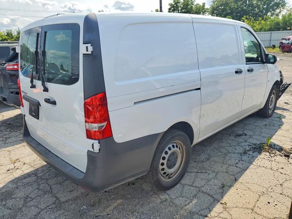 2017 MERCEDES-BENZ METRIS