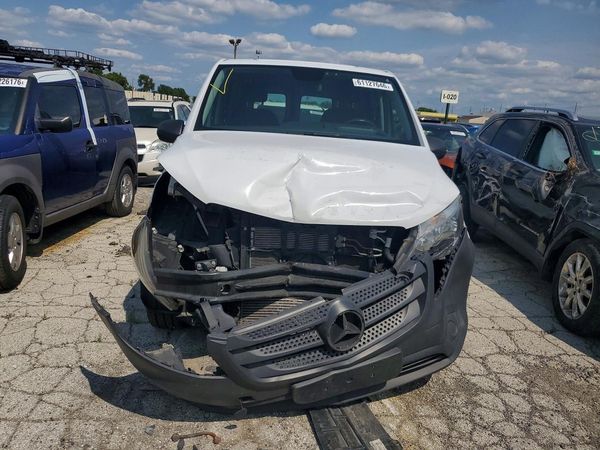 2017 MERCEDES-BENZ METRIS