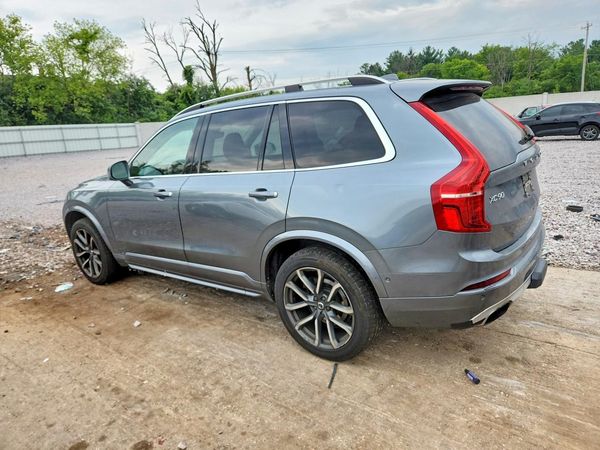 2018 VOLVO XC90 Momentum