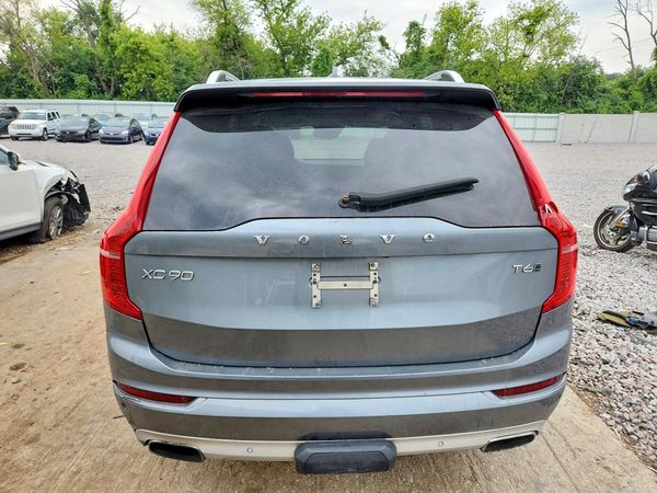 2018 VOLVO XC90 Momentum