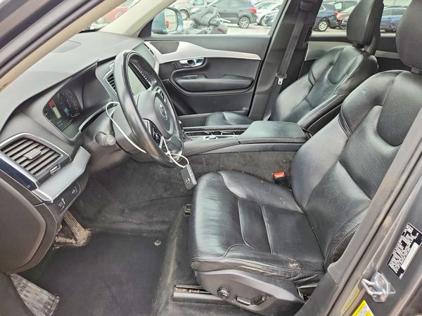 2018 VOLVO XC90 Momentum