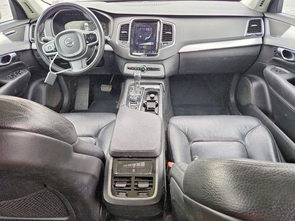 2018 VOLVO XC90 Momentum