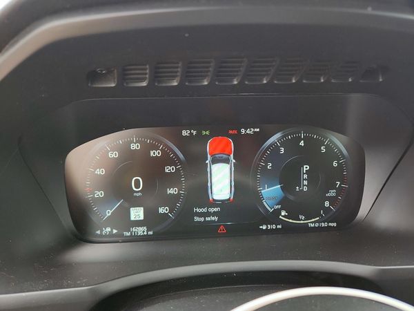 2018 VOLVO XC90 Momentum