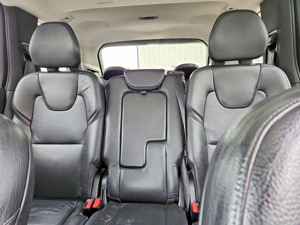 2018 VOLVO XC90 Momentum