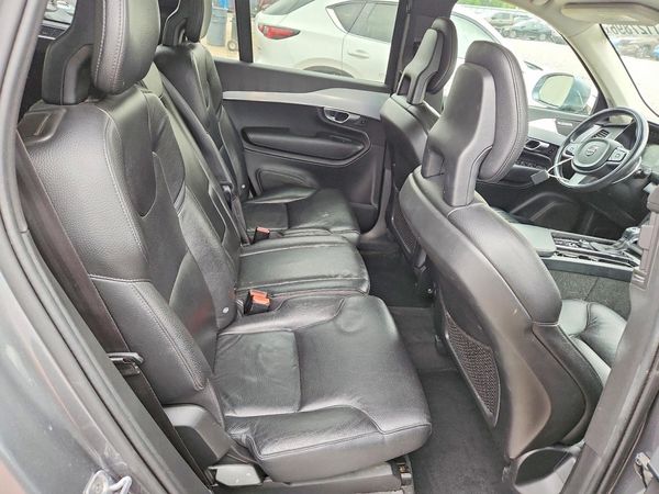 2018 VOLVO XC90 Momentum