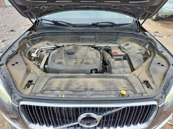 2018 VOLVO XC90 Momentum