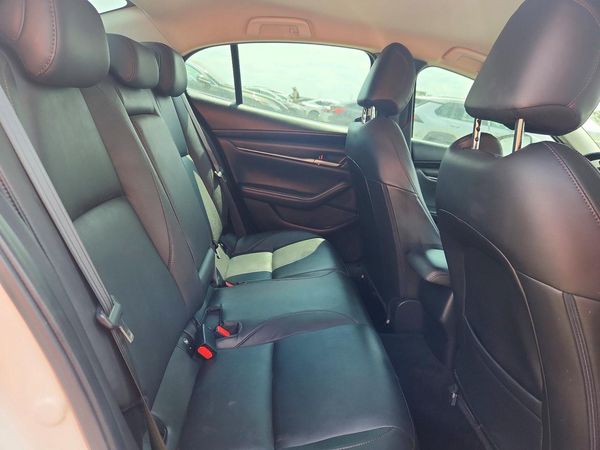 2022 MAZDA 3 Select Package