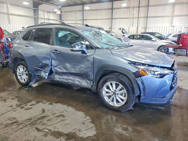 2024 TOYOTA COROLLA CROSS LE — Passenger 3/4
