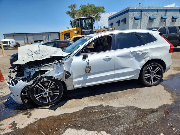 2019 VOLVO XC60 Momentum