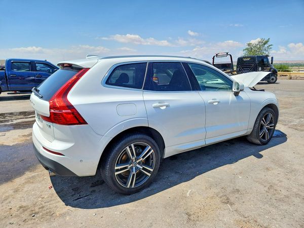 2019 VOLVO XC60 Momentum