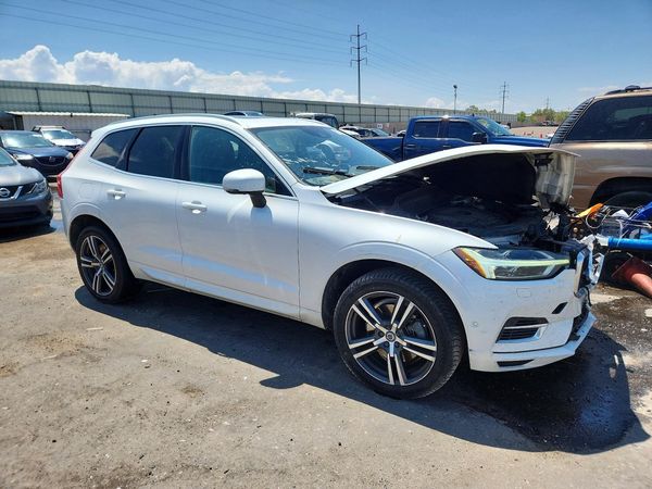 2019 VOLVO XC60 Momentum