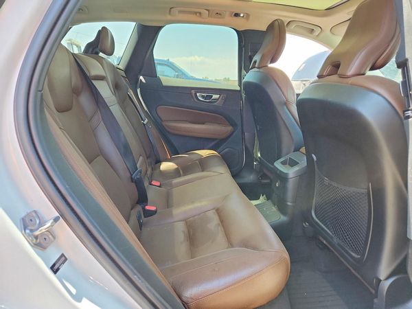 2019 VOLVO XC60 Momentum