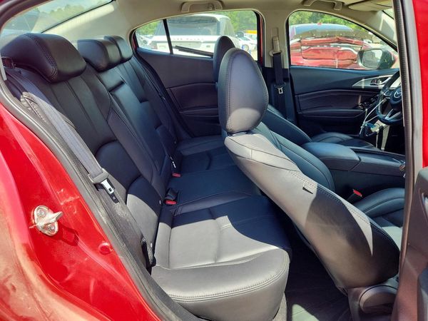 2018 MAZDA 3 Touring