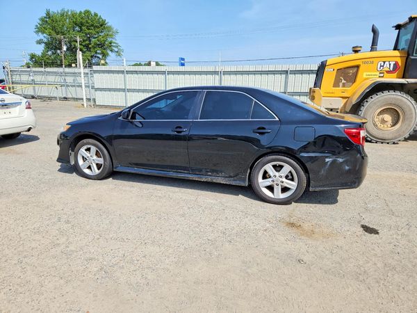 2014 TOYOTA CAMRY