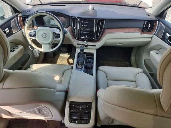 2020 VOLVO XC60 Inscription
