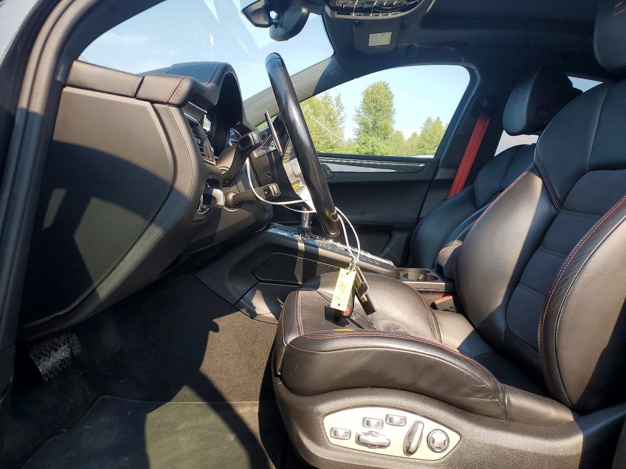 2017 PORSCHE MACAN