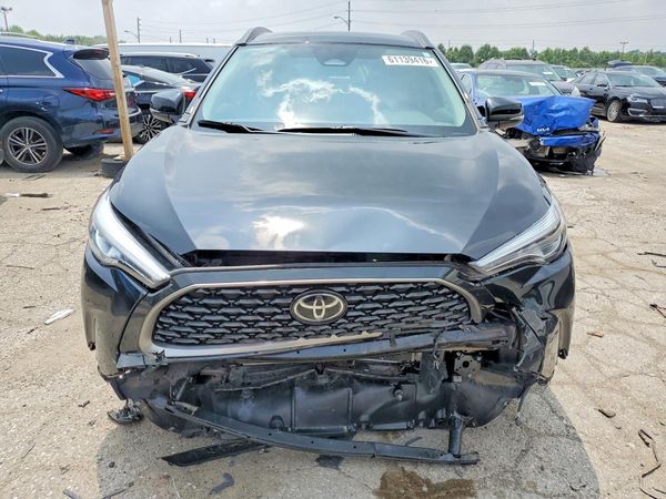 2024 TOYOTA COROLLA CROSS XLE