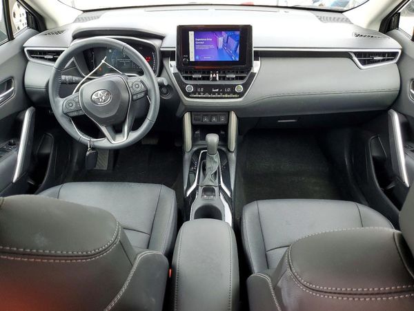 2024 TOYOTA COROLLA CROSS XLE
