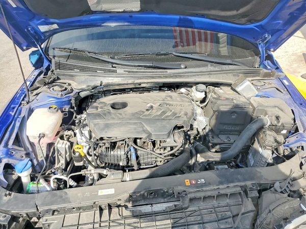 2025 HYUNDAI ELANTRA — Engine bay