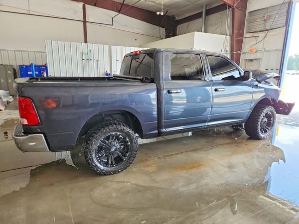 2018 RAM 1500 SLT CREW CAB 4X4
