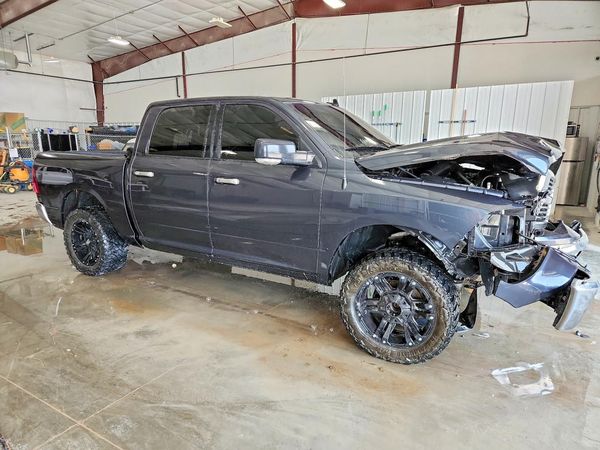 2018 RAM 1500 SLT CREW CAB 4X4
