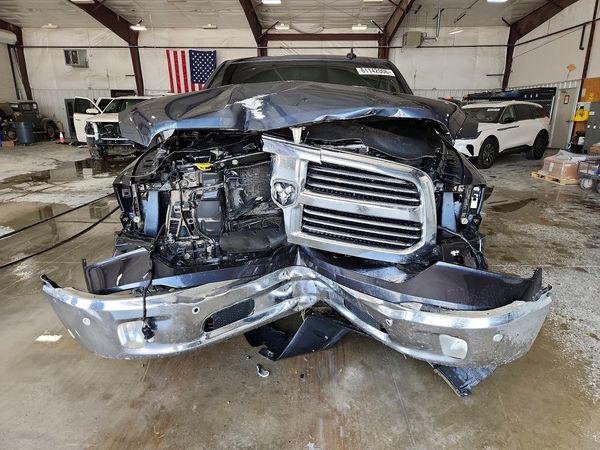 2018 RAM 1500 SLT CREW CAB 4X4