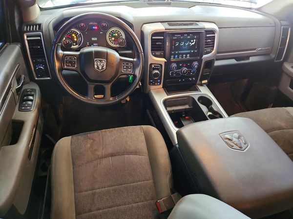 2018 RAM 1500 SLT CREW CAB 4X4