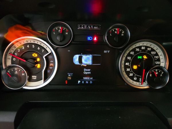 2018 RAM 1500 SLT CREW CAB 4X4