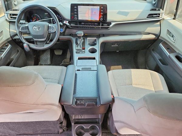 2024 TOYOTA SIENNA XSE