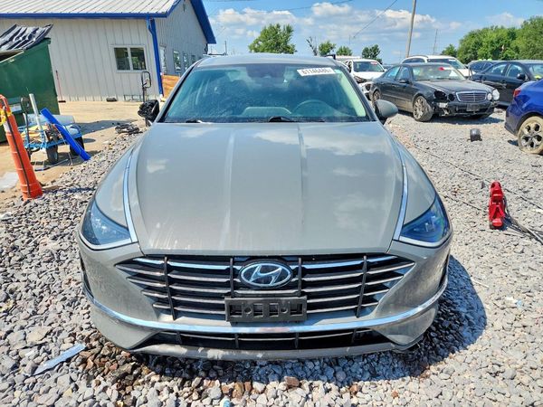 2022 HYUNDAI SONATA SE
