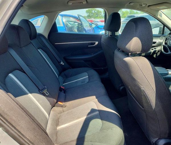 2022 HYUNDAI SONATA SE