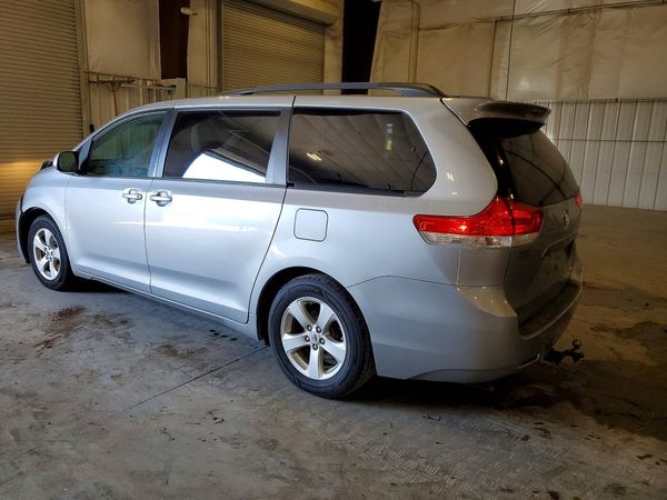 2013 TOYOTA SIENNA