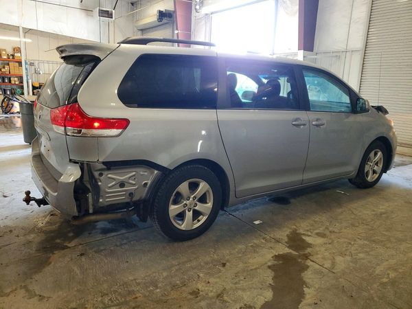 2013 TOYOTA SIENNA