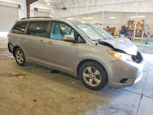 2013 TOYOTA SIENNA