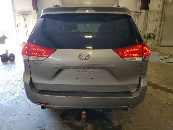 2013 TOYOTA SIENNA